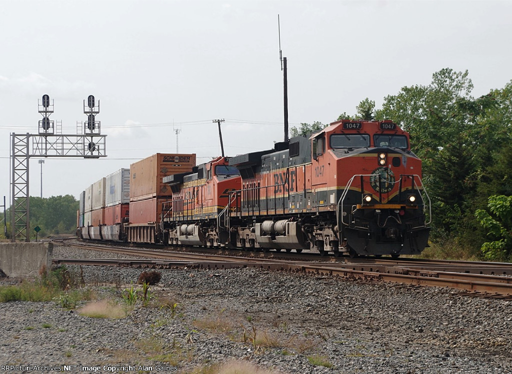 BNSF 1047